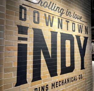 Cozysuites L Trendy 2br, Bottleworks Indy #1 Apartment *