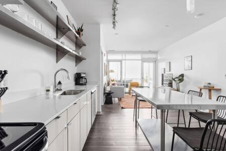 Apartment Cozysuites L Trendy 2br, Bottleworks Indy #1 Indianapolis