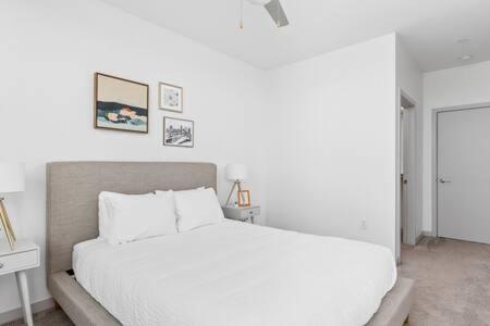 Cozysuites L Trendy 2br, Bottleworks Indy #1 Indianapolis